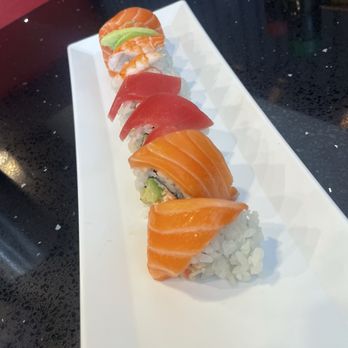 Darumaya - Rainbow Roll - Sushi Bars Near Me - Banning, California