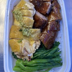 Roast meat rice plate 2 items: chicken and duck (comes with vegetables)
