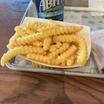 Shake Shack Willow Place - Burgers Near Me - Richmond, Virginia