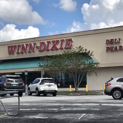 Winn-Dixie - Store front