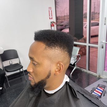 The Barber’s Loft - Omar at the barbershop - Barbers Near Me - Arlington, Texas