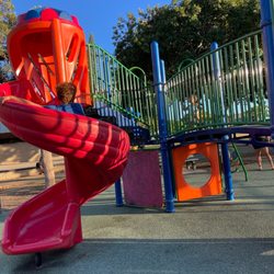 Kahala Community Park - Playground time!