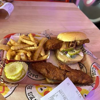 Dave's Hot Chicken - Chicken Shop Near Me - St Paul, Minnesota Dave's Hot Chicken - Chicken Shop Near Me - St Paul, Minnesota