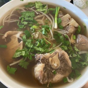 Pho Vietnam - 25. Pho with Oxtail - Ph ui B - Vietnamese Near Me - Honolulu, Hawaii