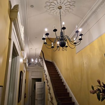 Creole Gardens - Front foyer. - Bed & Breakfast Near Me - New Orleans, Louisiana Creole Gardens - Front foyer. - Bed & Breakfast Near Me - New Orleans, Louisiana