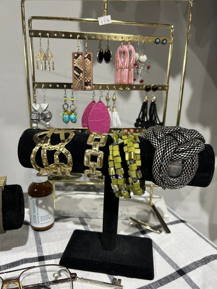 SUPER THRIFT Updated October 2024 19 Photos 5610A West Skelly Dr