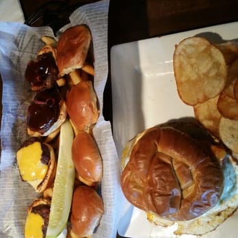 Hennessey's Tavern - Amazing - Irish Pub Near Me - Manhattan Beach, California