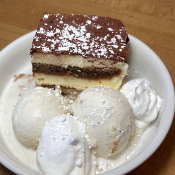 Pinocchio's Pizza - Tiramisu - Pizza Near Me - Pasadena, California