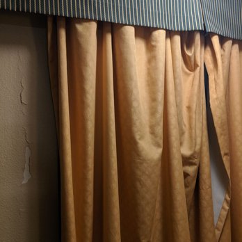 Ramada by Wyndham Flagstaff East - Peeling paint - Hotels Near Me - Flagstaff, Arizona