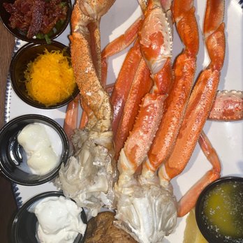 Red Lobster - Wild-Caught Snow Crab Legs - Seafood Near Me - Humble, Texas