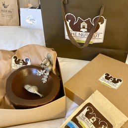 Love my squirrel wood bowl with acorn shaped scoop.  Awesome packaging!