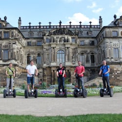 Segway Tour Dresden - Stopp bei der Classic Tour am Palais im Großen Garten // The Classic Tour traverses the Great Garden