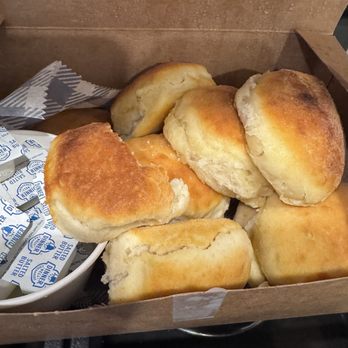 Cracker Barrel Old Country Store - Buttermilk Biscuits - American Near Me - Mount Holly, New Jersey