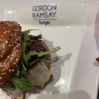 Gordon Ramsay Burger Las Vegas - 24 Hour burger - Burgers Near Me - Las Vegas, Nevada Gordon Ramsay Burger Las Vegas - 24 Hour burger - Burgers Near Me - Las Vegas, Nevada