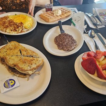 Russell's - Patty melt, fruit cup, side patty, waffle, ham omelet - American Near Me - Pasadena, California