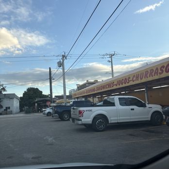 El Palacio De Los Jugos - Cuban Near Me - Miami, Florida El Palacio De Los Jugos - Cuban Near Me - Miami, Florida