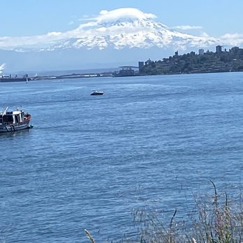 Silver Cloud Hotel - Tacoma Waterfront - View of Tacoma waterfront and Mt. Rainer. - Hotels Near Me - Tacoma, Washington Silver Cloud Hotel - Tacoma Waterfront - View of Tacoma waterfront and Mt. Rainer. - Hotels Near Me - Tacoma, Washington