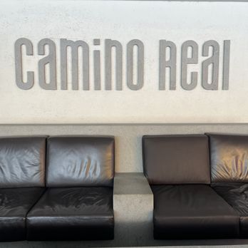 Camino Real - This is the waiting area in front of the Hotel with fire place - Hotels Near Me - México, D.F., DIF