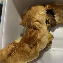 82 Eats - Not even warm and had onions which My daughter didn't want and they forgot her fries on purpose, shame on them fr