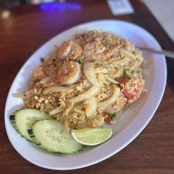 Warin Thai by JoJo & Mom's Thai Kitchen - Shrimp Fried Rice w extra white onions
