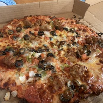 Mama DeLuca's Pizzeria - Supremo pizza, Green Pepper, Tomato, Black Olives, Pepperoni, Sausage, Onion, Extra Cheese. Cooked perfectly! - Pizza Near Me - Nowthen, Minnesota Mama DeLuca's Pizzeria - Supremo pizza, Green Pepper, Tomato, Black Olives, Pepperoni, Sausage, Onion, Extra Cheese. Cooked perfectly! - Pizza Near Me - Nowthen, Minnesota