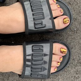 Garnet and gold pedi