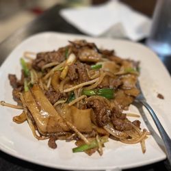 Peng's Asian Cuisine - Beef ho fun
