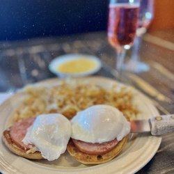 Gina’s Teardrop Cafe - Eggs Benedict