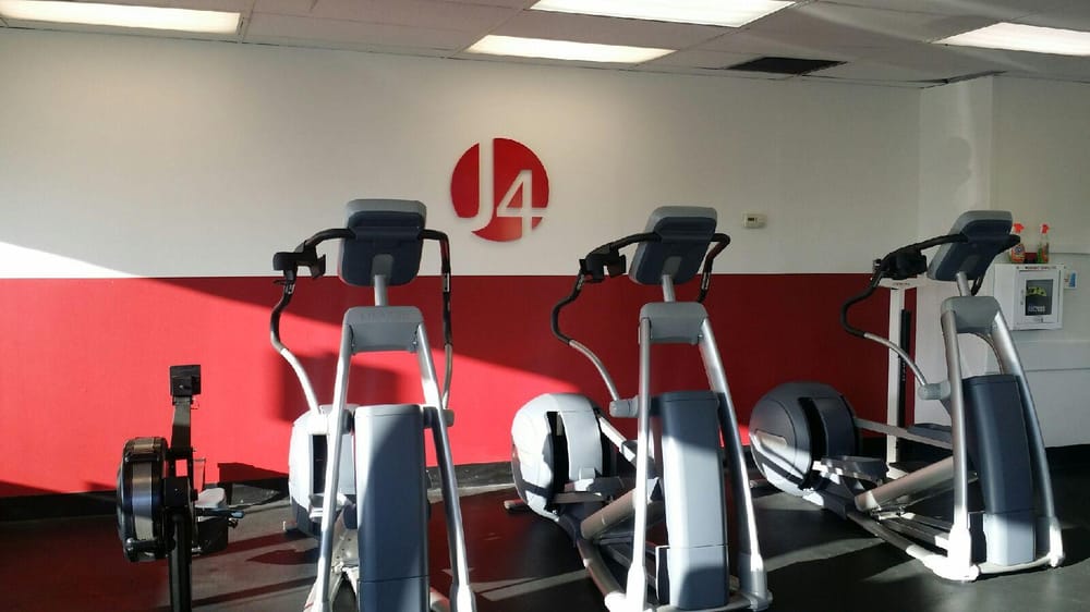 Jones 4 Sports & Fitness Logo