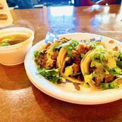 Tacos El Yiyo - Street tacos