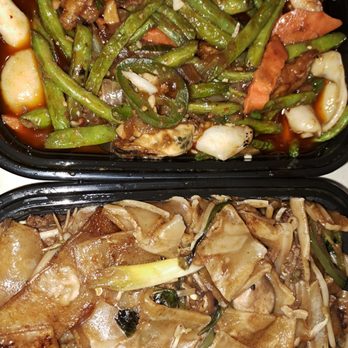North Point Chopsticks - Top: Malaysia style seafood. Bottom: Thai spicy basil chow fun - Asian Fusion Near Me - Glenview, Illinois North Point Chopsticks - Top: Malaysia style seafood. Bottom: Thai spicy basil chow fun - Asian Fusion Near Me - Glenview, Illinois