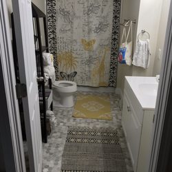Lindsay Duff, Design-Whisperer - A small bathroom made to look bigger and modern