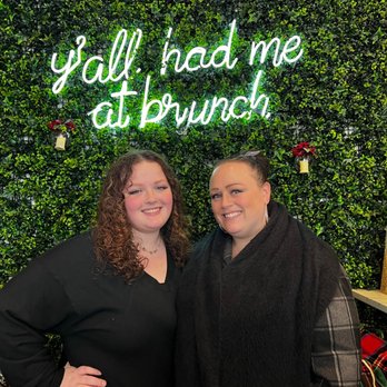Fairview Farmers - Cute photo op area that they decorate for each season/holiday! - Breakfast & Brunch Near Me - Fairview, Texas