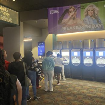 B&B Theatres Red Oak 12 - Very long line to get drinks. Only 1 vending machine was working. - Cinema Near Me - Red Oak, Texas