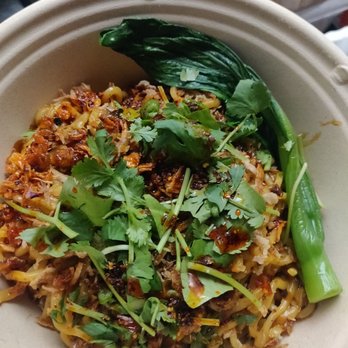 MANEATINGPLANT - Nice and chewy garlic noodles! - Food Trucks Near Me MANEATINGPLANT - Nice and chewy garlic noodles! - Food Trucks Near Me