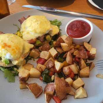 Mad & Vin - Benidict - New American Near Me - Solvang, California Mad & Vin - Benidict - New American Near Me - Solvang, California