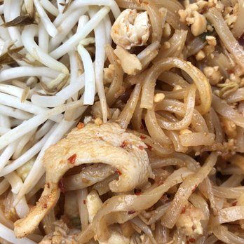 Mint Thai Kitchen - Chicken Pad Thai (spicy) - Thai Near Me - Houston, Texas