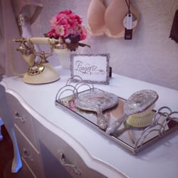 Lingerie D'Amour - Pretty details around the store