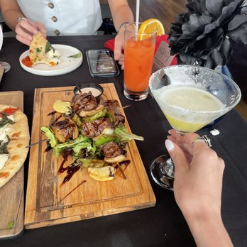 Agāsi 7 Rooftop Bar and Kitchen - a table with food and drinks - Bars Near Me - Little Rock, Arkansas Agāsi 7 Rooftop Bar and Kitchen - a table with food and drinks - Bars Near Me - Little Rock, Arkansas