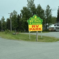 Klondike RV Park & Cottages - Sign from road