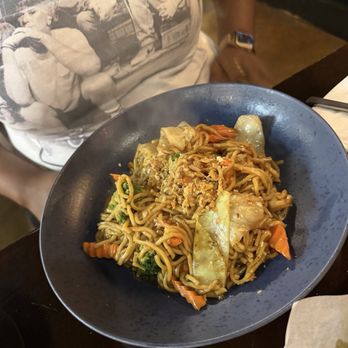 Bite a Bit - Low mein - Thai Near Me - Nashville, Tennessee
