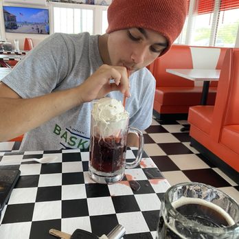 Stewart's Root Beer - Ice cream float - Burgers Near Me - Tuckerton, New Jersey