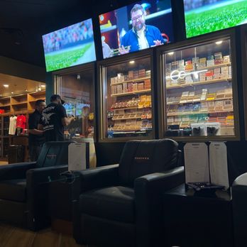Castros Cigar Lounge - Cigar Bars Near Me - Phoenix, Arizona