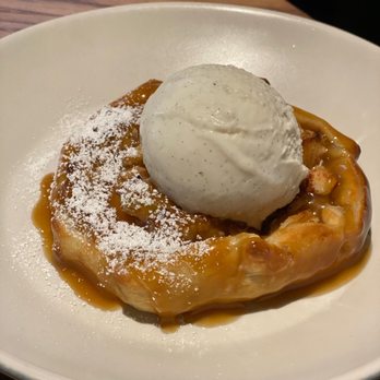 JOEY Uptown - Apple pie a la mode - New American Near Me - Houston, Texas JOEY Uptown - Apple pie a la mode - New American Near Me - Houston, Texas