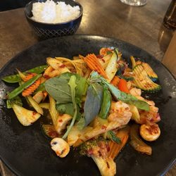 Gao Kitchen - Gebratenes Gemüse mit Scampi