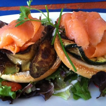 Sputnik - Smoked salmon bagel. Yum! - French Near Me - Paris, 75