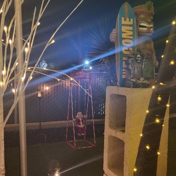 Morrison - Holiday decorations Dec 2022 - Gastropubs Near Me - Los Angeles, California Morrison - Holiday decorations Dec 2022 - Gastropubs Near Me - Los Angeles, California