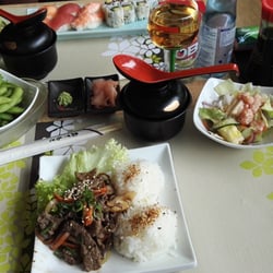 Shilla Sushi - Lunch F, edamame et vin de prunes.
