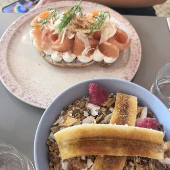 The Folks Chiado - Salmon toast and Greek yogurt bowl - Coffee & Tea Near Me - Lisbon, 11 The Folks Chiado - Salmon toast and Greek yogurt bowl - Coffee & Tea Near Me - Lisbon, 11