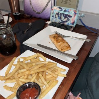 Pasta Grill Mansfield - Salmon and fries - Italian Near Me - Hackettstown, New Jersey
